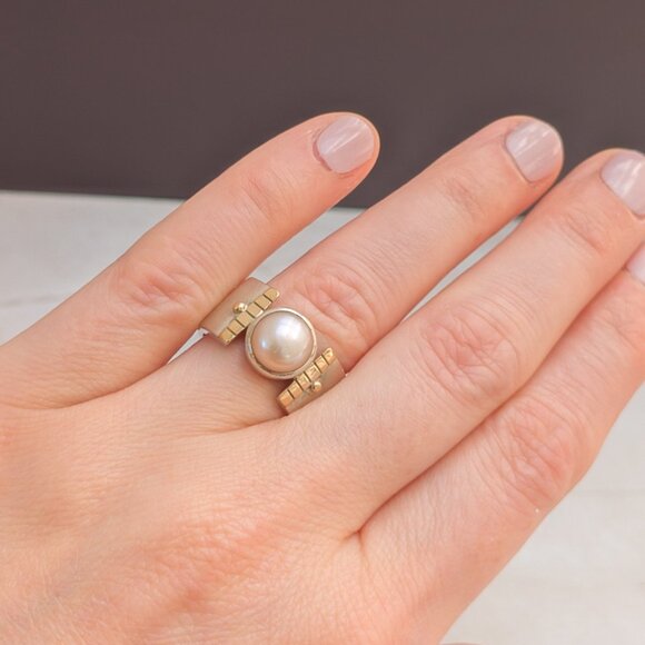 Modernist Sterling Wide-Band Pearl Ring, Two-Tone, Size 6.75 (Silpada catalog) - Picture 10 of 10